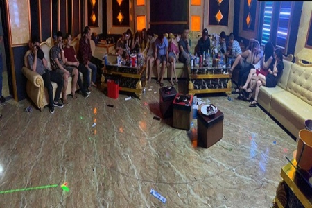 Hà Tĩnh: Bắt giữ 73 “nam thanh, nữ tú” thác loạn ma túy trong quán karaoke