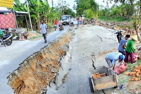 Cà Mau: Tình trạng sụt lún trên diện rộng