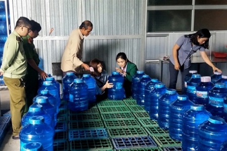 "Người tiêu dùng chưa thực sự quan tâm đến chất lượng nước đóng bình, đóng chai"...