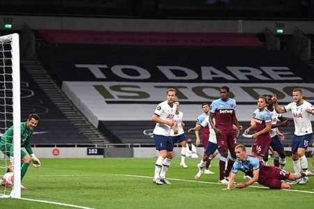 Tottenham giành 3 điểm, Kane ghi bàn đầu tiên trong năm 2020