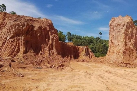 Chấn chỉnh, xử lý nghiêm việc lợi dụng san gạt, hạ cốt nền để khai thác đất, khoáng sản