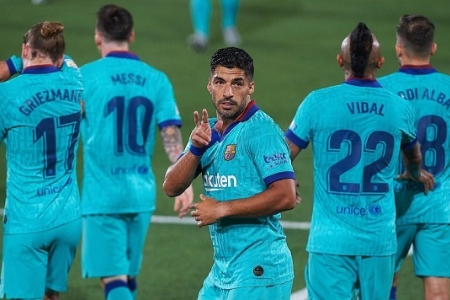 Đè bẹp Villarreal, Barca tiếp tục bám đuổi Real Madrid