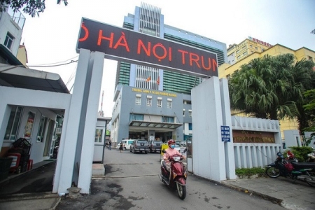 Khởi tố 2 cán bộ vụ nâng khống giá máy xét nghiệm Covid-19