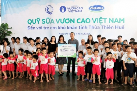 Quỹ sữa Vươn Cao Việt Nam mang niềm vui đến trẻ em tại tỉnh Thừa Thiên Huế