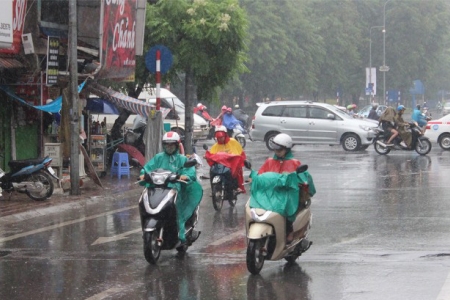 Nhiều nơi có mưa giông, Trung Bộ hết đợt nắng nóng