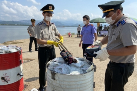 Lực lượng chức năng tỉnh Quảng Ninh tiến hành tiêu hủy 100 bánh heroin tang vật vụ án