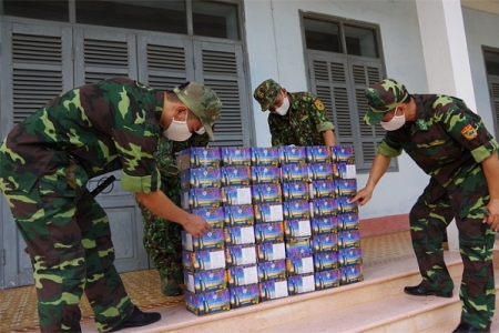 Biên phòng Tây Ninh: Phát hiện, thu giữ 94 kg pháo nổ nhập lậu