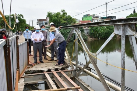 Huế: Chủ tịch UBND tỉnh Phan Ngọc Thọ “Đề nghị chủ đầu tư họp dân, tiếp thu ý kiến của người dân về sửa chữa cầu Phú Lưu”