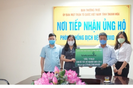 Vietcombank ủng hộ tỉnh Thanh Hóa 5.000 bộ test xét nghiệm SARS-CoV-2