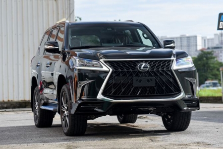 Lexus LX570 Sport Package 2020 nhập khẩu nguyên chiếc từ Mỹ về Việt Nam có giá 9 tỷ đồng