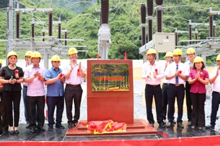 Gắn biển công trình đường dây và TBA 110kV Bảo Lâm tỉnh Cao Bằng