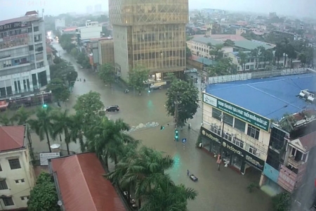 Thái Nguyên: Mưa lớn kéo dài khiến nhiều tuyến phố T.P Thái Nguyên ngập úng