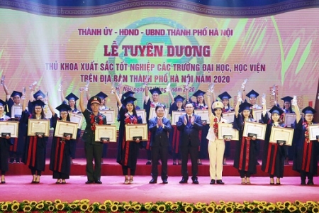 Hà Nội: Tuyên dương 88 thủ khoa xuất sắc năm 2020