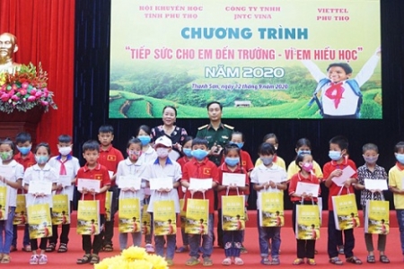 Phú Thọ: Hỗ trợ trên 5,1 tỷ đồng cho học sinh và nhà trường trong dịp đầu năm học 2020 - 2021