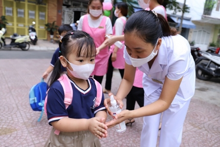 ‘Sữa học đường’ giảm bớt gánh lo giữa mùa Covid