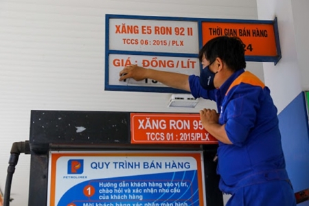 Giá xăng RON 92 giảm 51 đồng/lít, xăng RON 95 không thay đổi