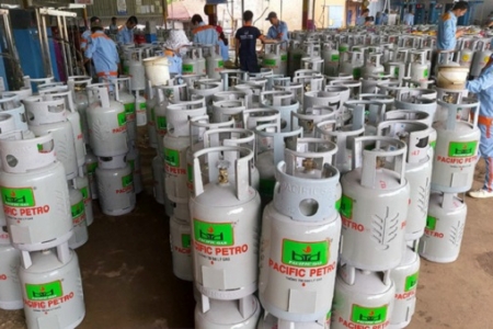 Giá gas tháng 10 tăng thêm 6.000 đồng mỗi bình 12kg