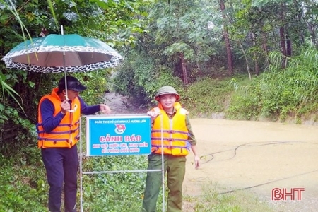 Hà Tĩnh: Hơn 23.000 học sinh phải nghỉ học do mưa lớn kéo dài gây ngập cục bộ