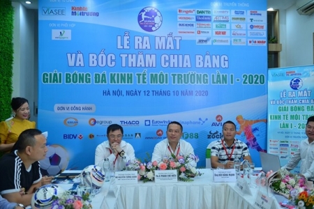 Gây quỹ ủng hộ đồng bào miền Trung tại Giải bóng đá Kinh tế Môi trường lần I-2020