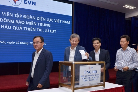 EVN chung tay ủng hộ đồng bào miền Trung khắc phục hậu quả thiên tai