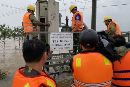 PC Hà Tĩnh: Nỗ lực cấp điện trở lại cho bà con nhân dân sau mưa lũ