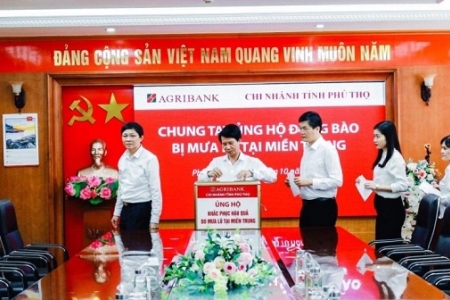 Đến 23/10/2020: Agribank ủng hộ hơn 15 tỷ đồng cùng các tỉnh miền Trung khắc phục thiên tai