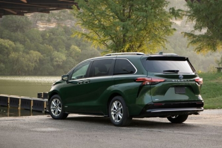 Toyota Sienna Hybrid 2021 chốt giá từ 34.460 USD