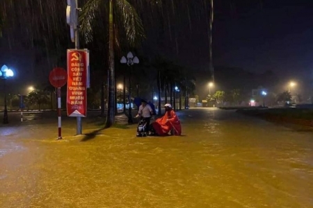 Khẩn cấp ứng phó lũ lên nhanh tại Nghệ An, Hà Tĩnh