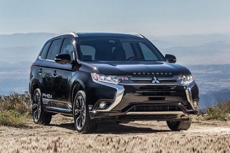 Mitsubishi Outlander giảm 100% phí trước bạ cho khách hàng