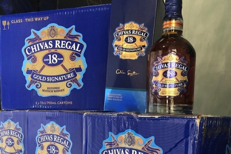 Bắt giữ 102 chai rượu Chivas nhập lậu