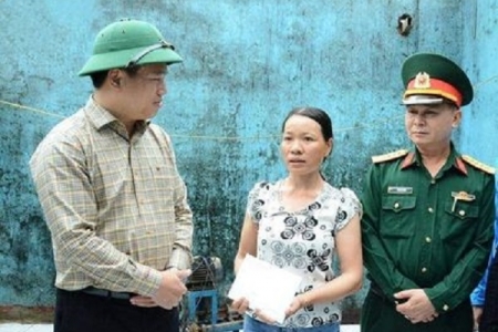 Quảng Ngãi: Trao 150 suất quà cho nhân dân bị thiệt hại do bão số 9