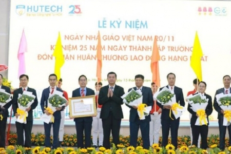 TPHCM: HUTECH đón nhận Huân chương Lao động hạng Nhất