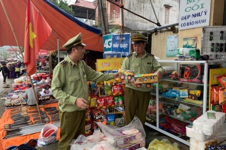 Lạng Sơn: Buộc tiêu hủy 14 chiếc xe ô tô đồ chơi trẻ em nhập lậu