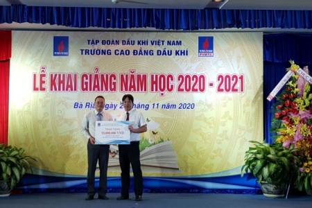 PVTrans trao học bổng cho sinh viên Trường Cao đẳng Dầu khí năm học 2020 - 2021