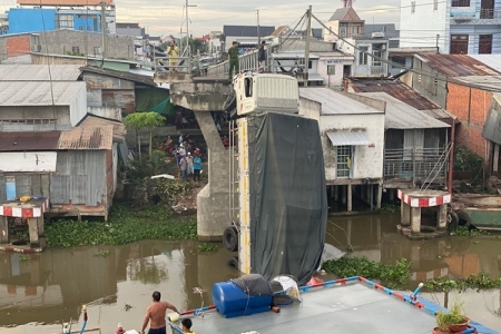 Tiền Giang: Sập cầu Thiên Hộ