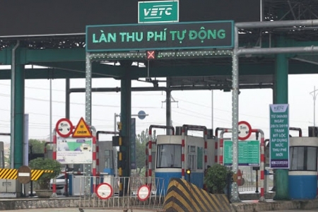 Sẽ phạt ô tô cố tình đi vào làn thu phí không dừng