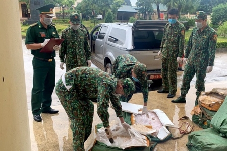 Lạng Sơn: Thu giữ 200 kg nguyên liệu thuốc bắc và 100 kg nầm lợn trong đêm