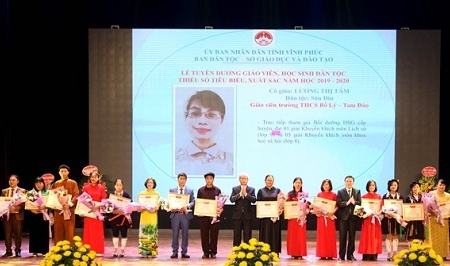 Tuyên dương giáo viên, học sinh dân tộc thiểu số tiêu biểu, xuất sắc