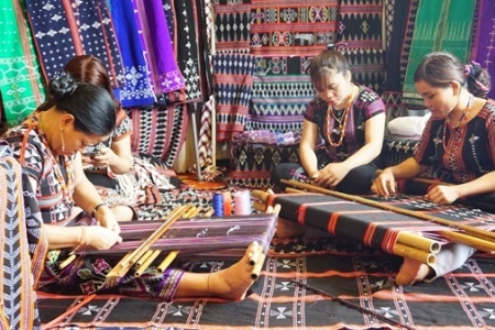 Trao tặng , truy tặng danh hiệu “Nghệ nhân Nhân dân”, “Nghệ nhân Ưu tú” trong lĩnh vực thủ công mỹ nghệ