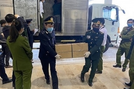 Quảng Trị: Phát hiện xe ô tô vận chuyển 1 tấn pháo, hơn 2 tấn gỗ nhập lậu