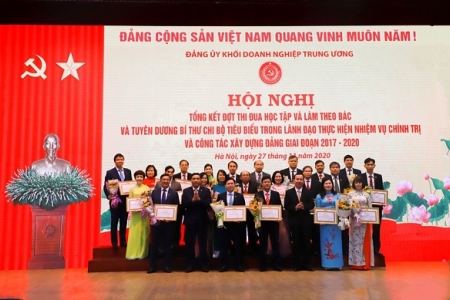 Đảng bộ Agribank được tặng bằng khen tại Hội nghị tổng kết đợt thi đua học tập và làm theo Bác