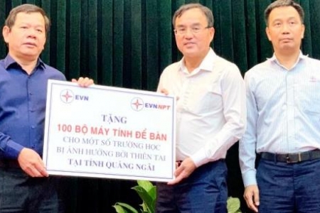 Quảng Ngãi: EVNNPT Việt Nam trao tặng 100 máy tính cho các trường học