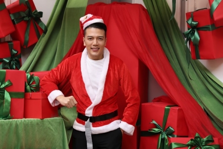 Bác sĩ “hot boy” hoá ông già Noel mùa Giáng Sinh