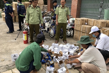 Bình Dương: Quản lý thị trường tiêu hủy số lượng lớn hàng hóa, tang vật bị tịch thu