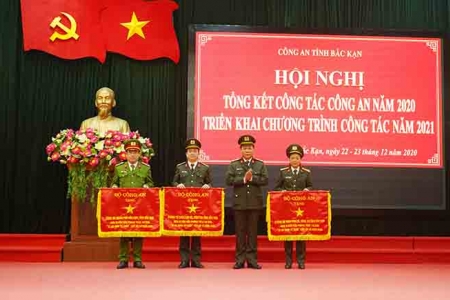 Công an tỉnh Bắc Kạn: Đón nhận Huân chương Chiến công và Bằng khen của Thủ tướng Chính phủ