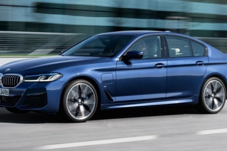 BMW là hãng xe sang bán chạy nhất tại Mỹ năm 2020