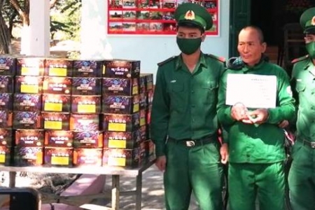 Kon Tum: Bắt vụ vận chuyển gần 2 tạ pháo lậu