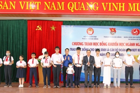 Đà Nẵng:Trao 50 suất học bổng cho học sinh là cán bộ Đoàn Đội vượt khó hiếu học