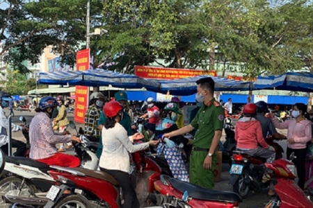 Hậu Giang: Xử phạt người không đeo khẩu trang nơi công cộng