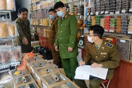 Nam Định: Thu giữ hơn 100kg bánh kẹo, mứt hoa quả không rõ nguồn gốc xuất xứ